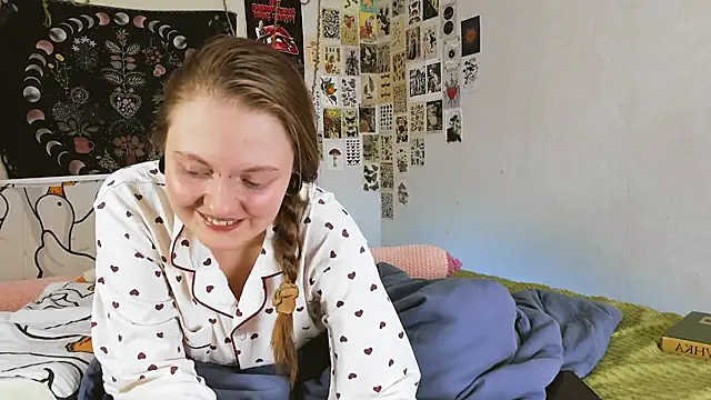 WonderConnie1 online show from September 2025 02:24:02 PM