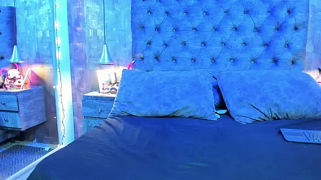 yiyisandoval online show from November 2025 07:58:01 PM