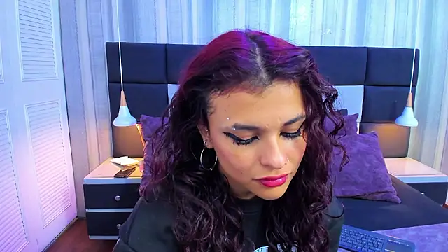 yiyisandoval online show from March 2026 03:22:01 PM