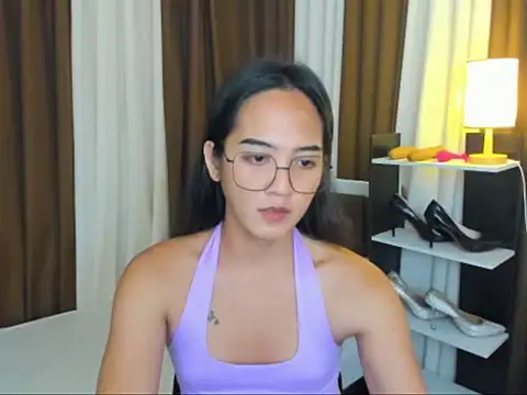 Snapshot of URHottestAngel chatting on September 2025 05:13:01 PM URHottestAngel online show from September 2025 05:13:01 PM