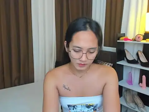 Snapshot of URHottestAngel chatting on September 2025 05:35:01 AM URHottestAngel online show from September 2025 05:35:01 AM