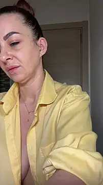 Snapshot of Roxanne_Skye chatting on November 2025 04:50:02 PM Roxanne Skye online show from November 2025 04:50:02 PM