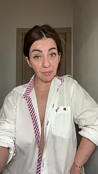 Snapshot of Roxanne_Skye chatting on November 2025 03:12:02 PM Roxanne Skye online show from November 2025 03:12:02 PM