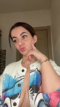 Snapshot of Roxanne_Skye chatting on November 2025 04:33:02 AM Roxanne Skye online show from November 2025 04:33:02 AM