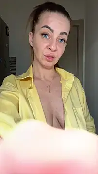 Snapshot of Roxanne_Skye chatting on December 2025 03:43:01 PM Roxanne Skye online show from December 2025 03:43:01 PM