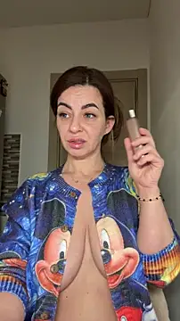 Snapshot of Roxanne_Skye chatting on November 2025 03:18:01 AM Roxanne Skye online show from November 2025 03:18:01 AM