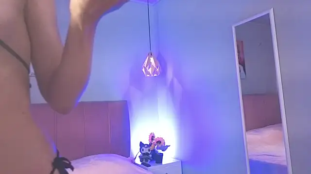 ela petit online show from November 2025 08:52:02 PM