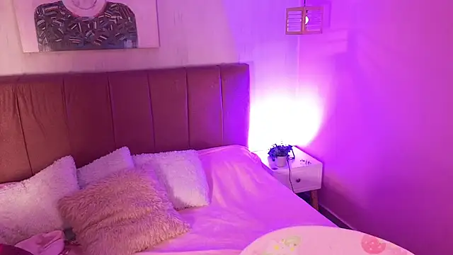 ela petit online show from November 2025 09:26:02 PM