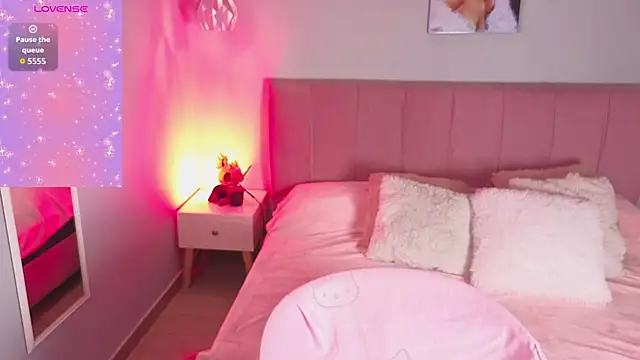 ela petit online show from October 2025 08:43:01 PM