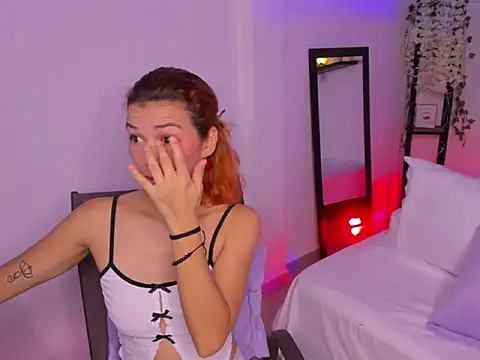 selene boyer online show from December 2025 07:52:01 PM