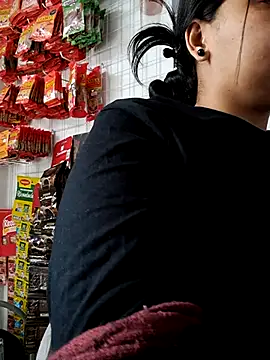 Alessandraa- online show from October 2025 04:18:01 PM