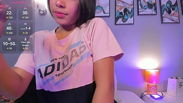 Snapshot of SophieW1 chatting on November 2025 12:27:02 PM SophieW1 online show from November 2025 12:27:02 PM