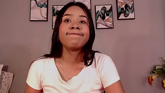 Snapshot of SophieW1 chatting on June 2026 12:13:02 PM SophieW1 online show from June 2026 12:13:02 PM