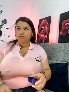 SafiroFer online show from October 2025 05:58:02 PM