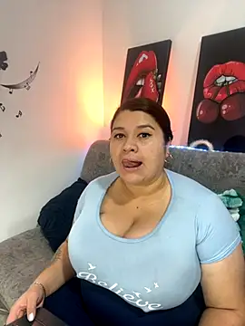 SafiroFer online show from October 2025 09:03:02 PM