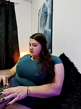 SafiroFer online show from December 2025 09:14:02 PM