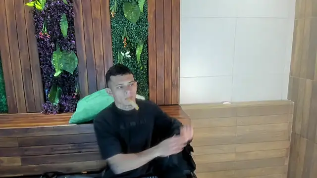 Snapshot of MrJustin_ chatting on September 2025 08:09:01 PM MrJustin online show from September 2025 08:09:01 PM