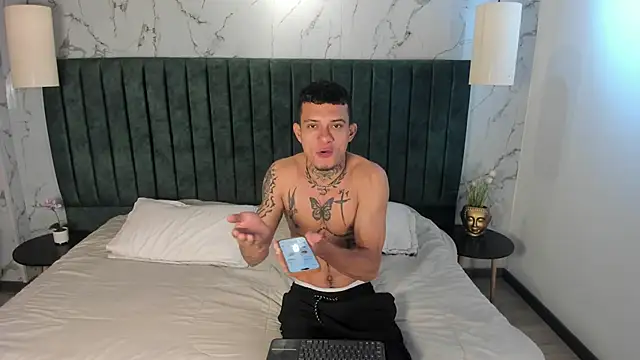 Snapshot of MrJustin_ chatting on September 2025 08:05:02 PM MrJustin online show from September 2025 08:05:02 PM