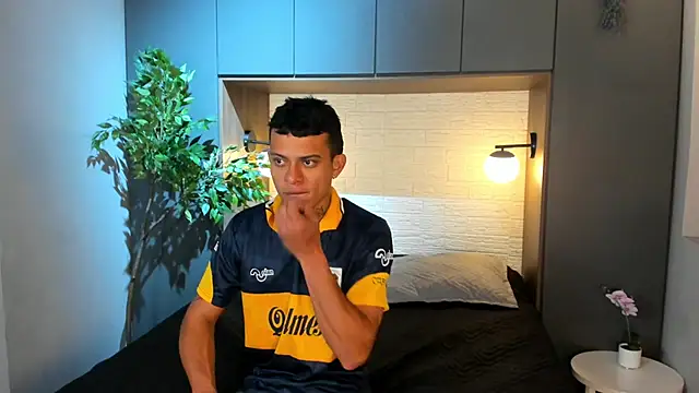 Snapshot of MrJustin_ chatting on September 2025 08:03:02 PM MrJustin online show from September 2025 08:03:02 PM