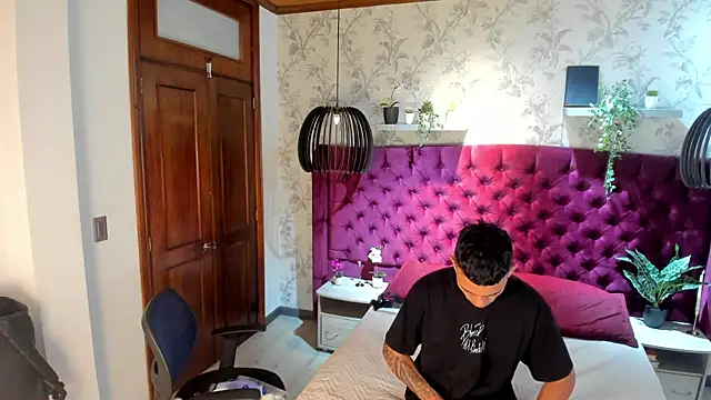 Snapshot of MrJustin_ chatting on December 2025 08:30:02 PM MrJustin online show from December 2025 08:30:02 PM