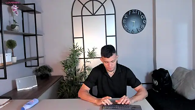 Snapshot of MrJustin_ chatting on October 2025 08:20:01 PM MrJustin online show from October 2025 08:20:01 PM