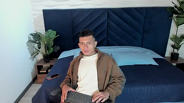 Snapshot of MrJustin_ chatting on September 2025 08:09:01 PM MrJustin online show from September 2025 08:09:01 PM