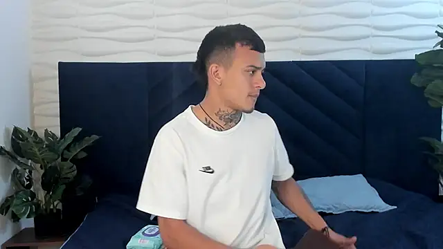 Snapshot of MrJustin_ chatting on December 2025 08:36:01 PM MrJustin online show from December 2025 08:36:01 PM