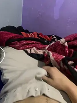 mohamed75893 online show from December 2025 10:35:02 PM