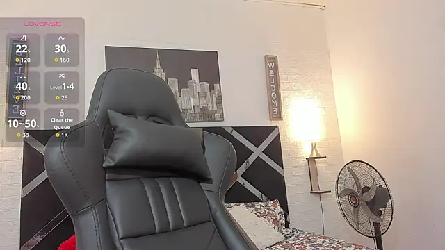 iamCharlotte19 online show from October 2025 06:55:02 PM