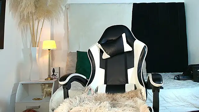MaicolParker  online show from June 2026 12:44:02 PM