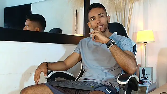 MaicolParker  online show from June 2026 01:00:02 PM