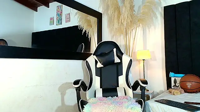 MaicolParker  online show from June 2026 12:32:02 PM