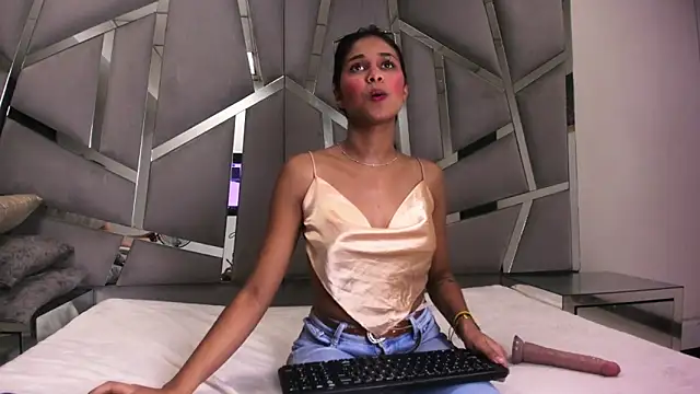 Amaia Sophia online show from November 2025 09:15:04 PM