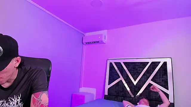 Snapshot of Handsomeboyss19 chatting on February 2026 01:56:02 AM Handsomeboyss19 online show from February 2026 01:56:02 AM