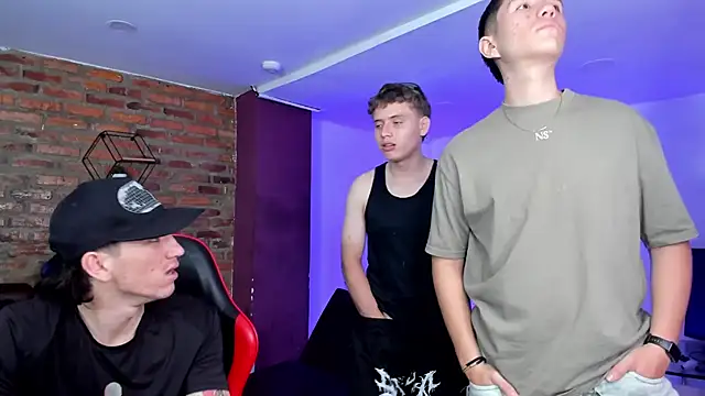 Snapshot of Handsomeboyss19 chatting on March 2026 10:50:02 PM Handsomeboyss19 online show from March 2026 10:50:02 PM