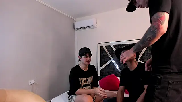 Handsomeboyss19 online show from October 2025 02:24:01 AM