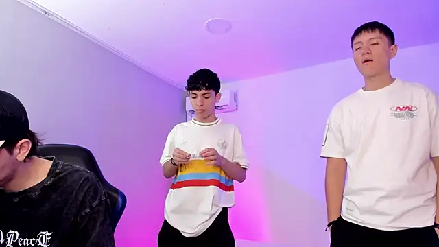 Handsomeboyss19 online show from May 2026 08:34:02 PM