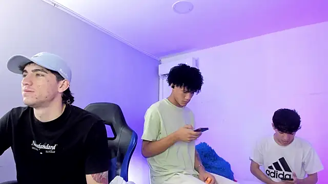 Snapshot of Handsomeboyss19 chatting on June 2026 08:35:02 PM Handsomeboyss19 online show from June 2026 08:35:02 PM