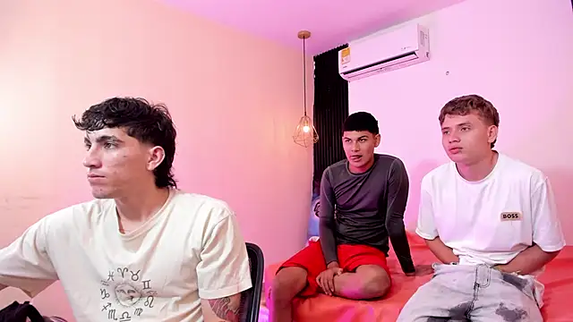 Snapshot of Handsomeboyss19 chatting on February 2026 01:49:02 AM Handsomeboyss19 online show from February 2026 01:49:02 AM