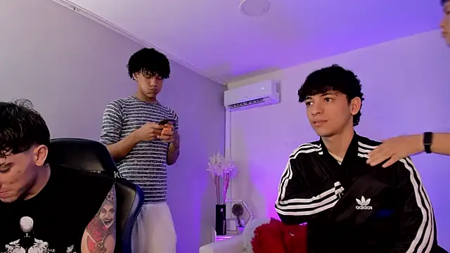 Snapshot of Handsomeboyss19 chatting on June 2026 08:58:02 PM Handsomeboyss19 online show from June 2026 08:58:02 PM