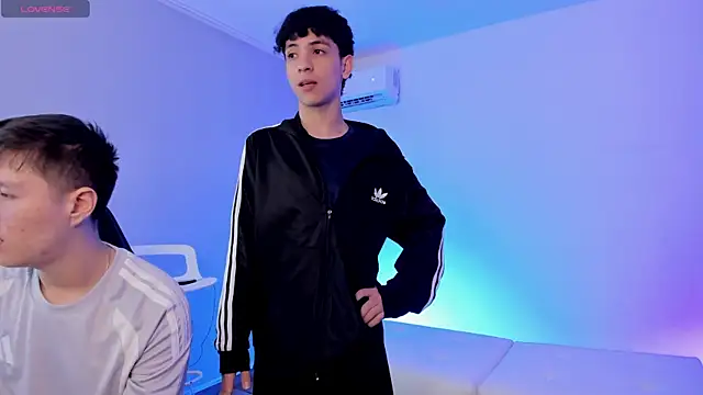 Handsomeboyss19 online show from May 2026 08:49:02 PM