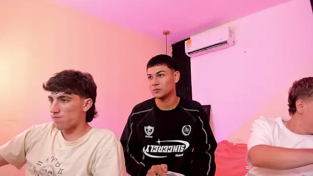 Snapshot of Handsomeboyss19 chatting on February 2026 02:53:01 AM Handsomeboyss19 online show from February 2026 02:53:01 AM