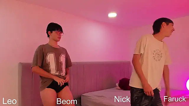 Handsomeboyss19 online show from September 2025 10:42:02 PM