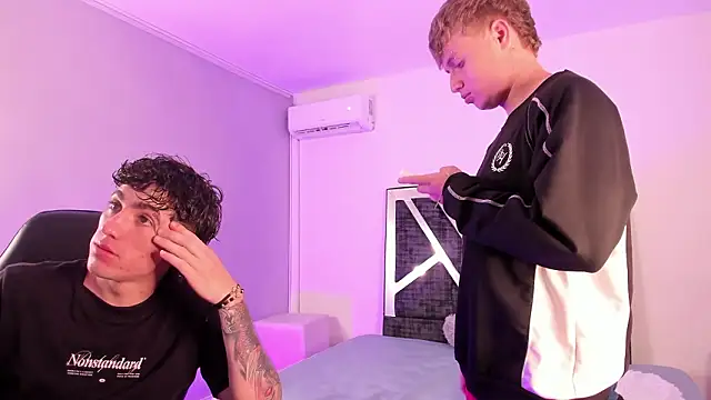 Snapshot of Handsomeboyss19 chatting on February 2026 03:05:01 AM Handsomeboyss19 online show from February 2026 03:05:01 AM