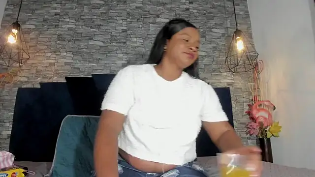 Emily Brown18 online show from December 2025 04:25:02 AM