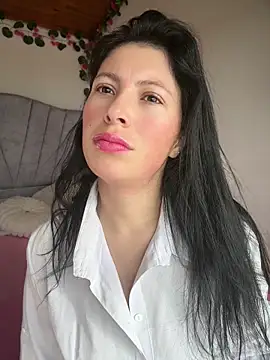 Snapshot of Mia_salinass chatting on June 2026 05:43:01 PM Mia salinass online show from June 2026 05:43:01 PM