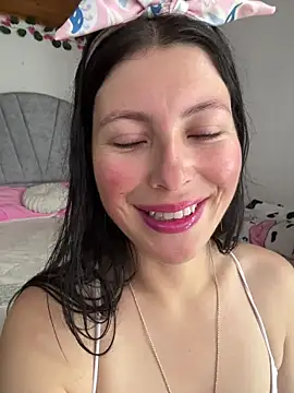 Mia salinass online show from March 2026 06:56:01 PM