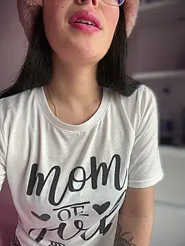 Mia salinass online show from March 2026 07:14:01 PM