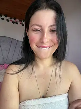 Mia salinass online show from May 2026 07:28:02 PM