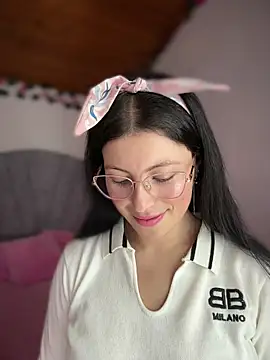 Mia salinass online show from March 2026 07:59:01 PM